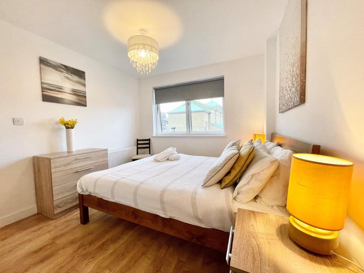 Hamptons Point Leilighet Enfield Eksteriør bilde